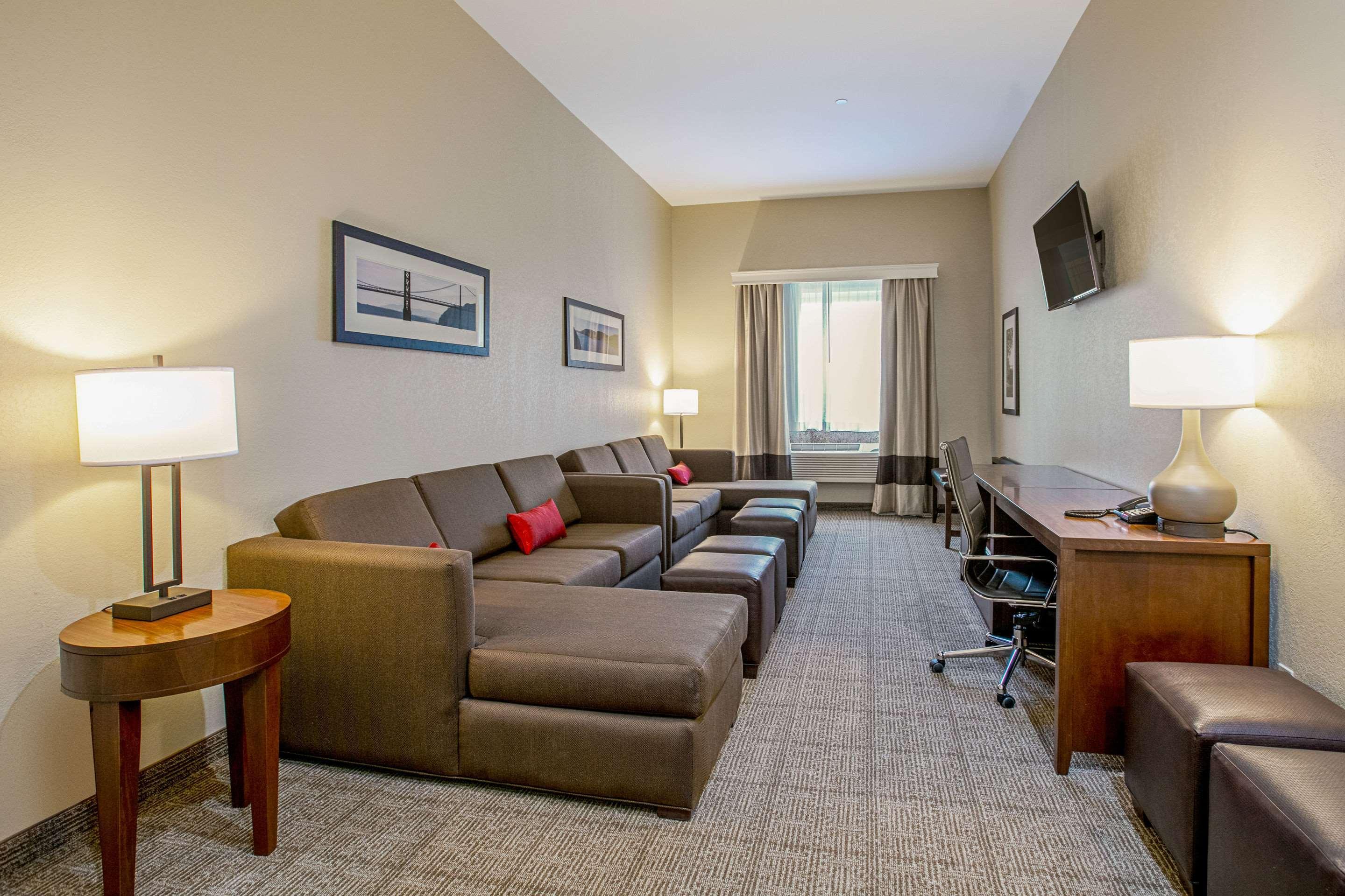 Comfort Suites Fishkill Near Interstate 84 Εξωτερικό φωτογραφία